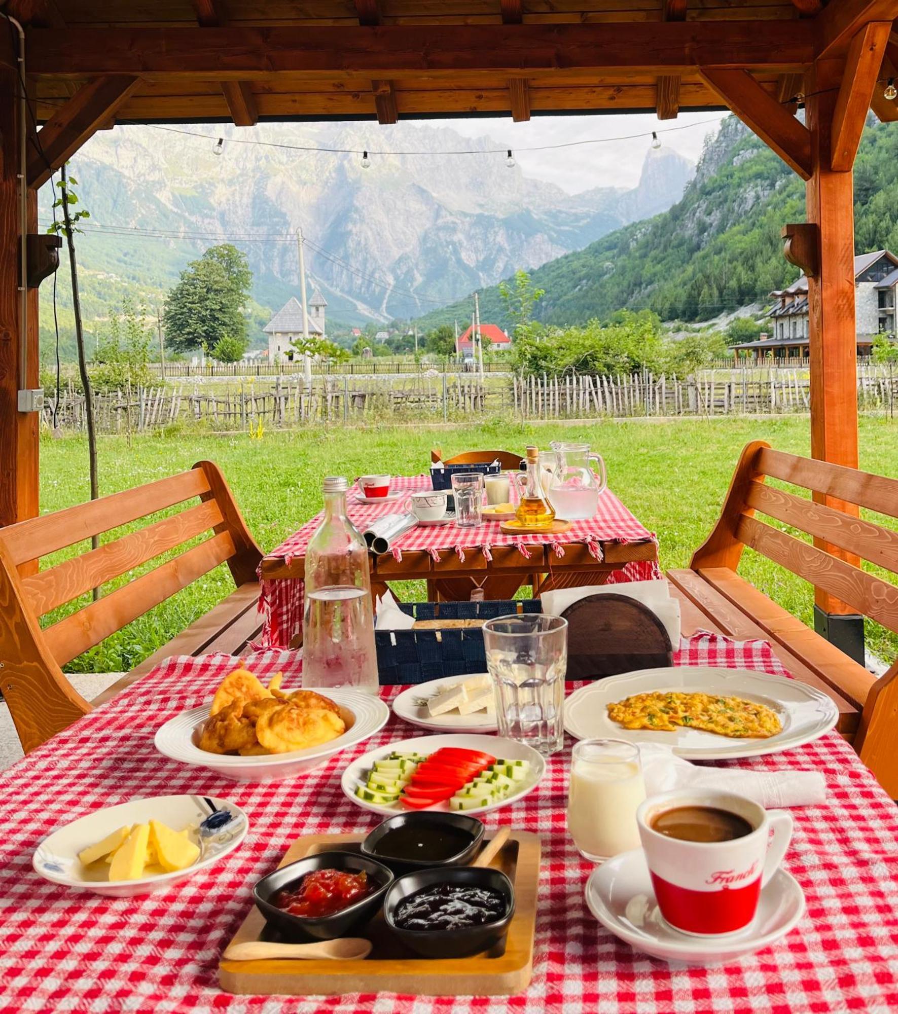 Te Sofra Hotel Shkodër Buitenkant foto